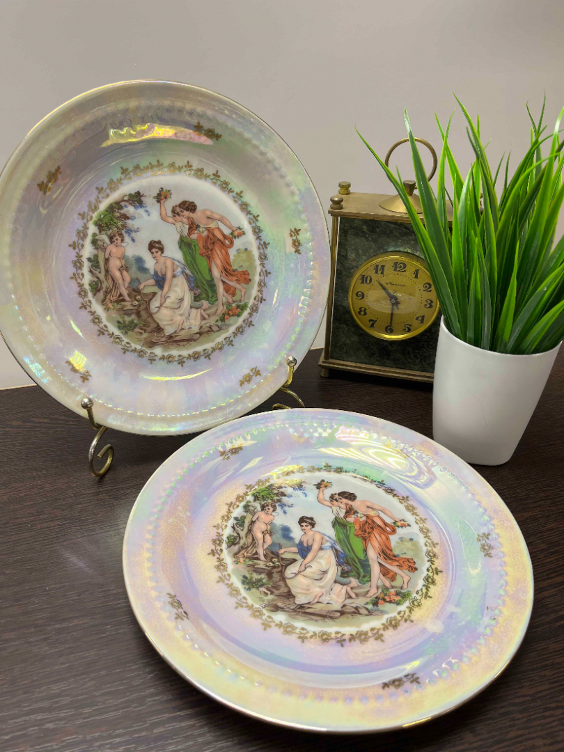 Тарелка "Мадонна" Colditz Porzellan Германия. Тонкий рельефный фарфор, деколь, перламутр, позолота.. Картинка 1